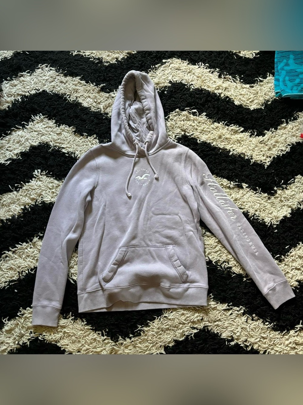 Hollister Lilac Purple Casual Graphic Hoodie Sweatshirt Women’s Medium